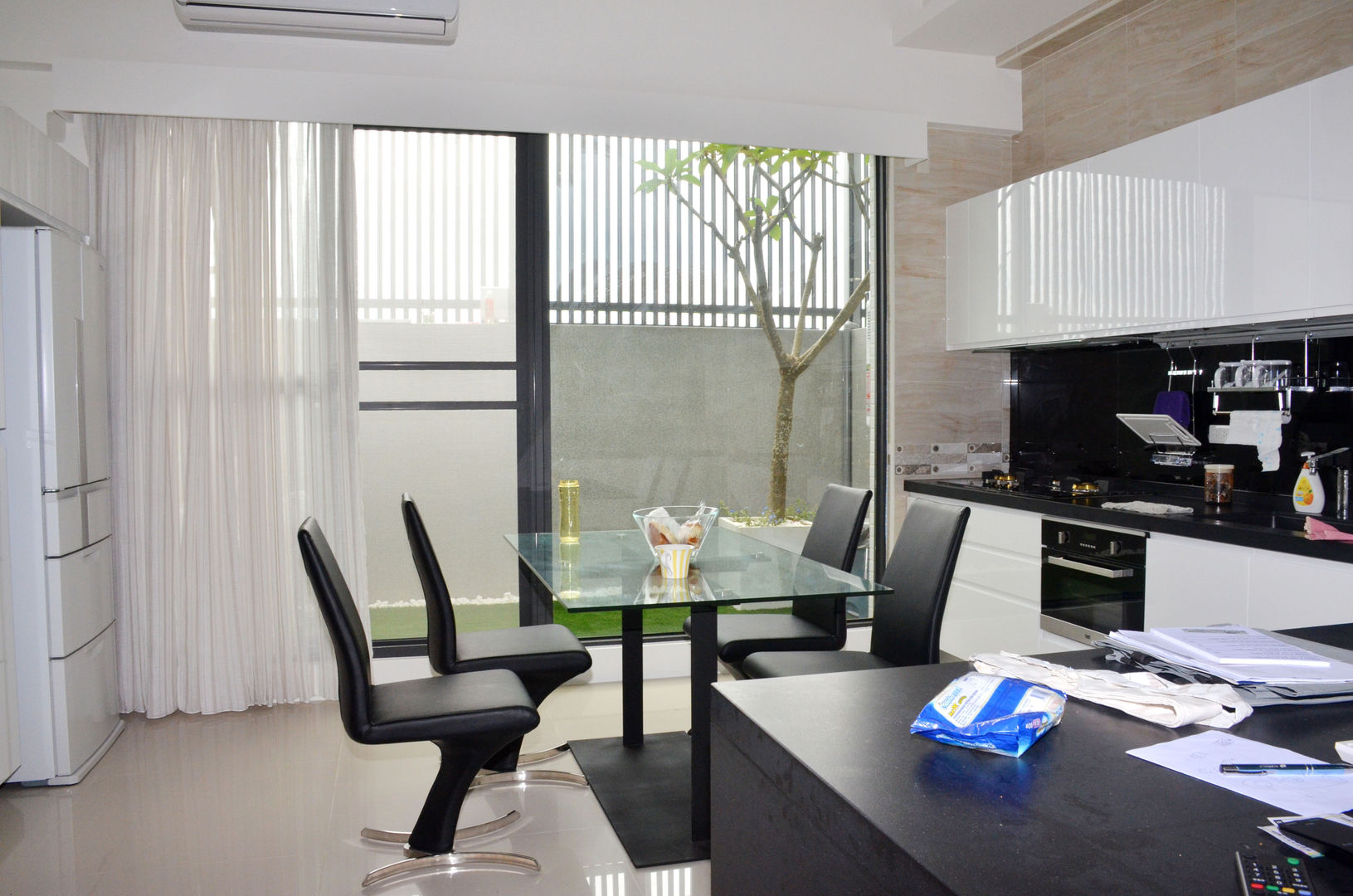 homify Modern dining room