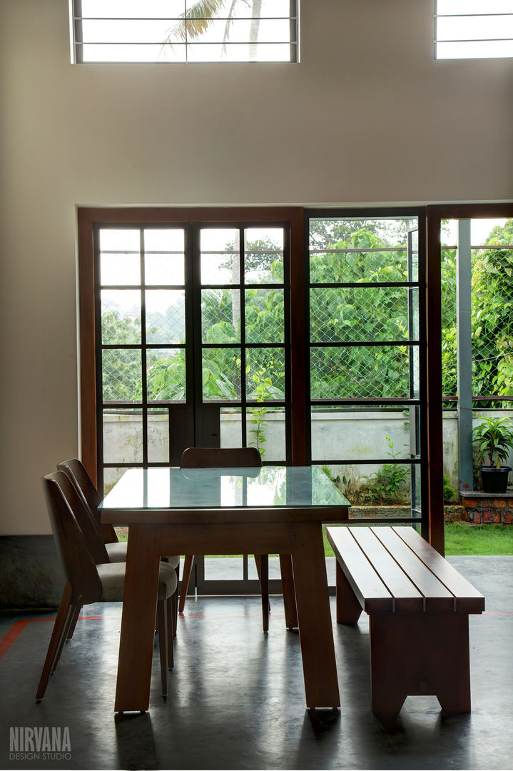 Tropical home 1, Studio Nirvana Studio Nirvana Tropical style dining room