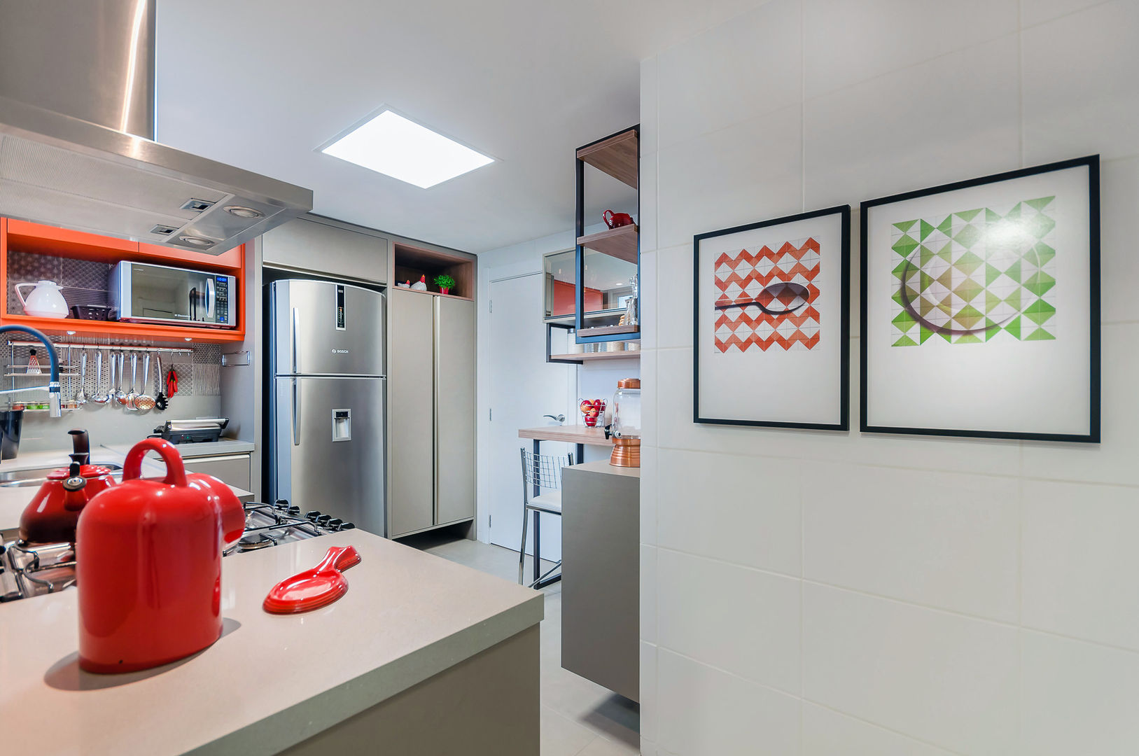 Cozinha Moderna, ME Fotografia de Imóveis ME Fotografia de Imóveis Modern kitchen Cabinets & shelves