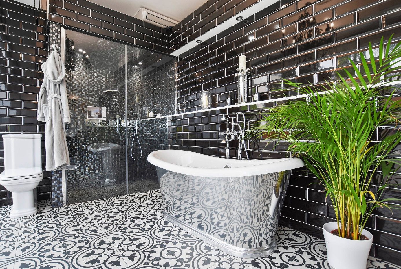 Richmond Showroom, TW9, BathroomsByDesign Retail Ltd BathroomsByDesign Retail Ltd モダンスタイルの お風呂