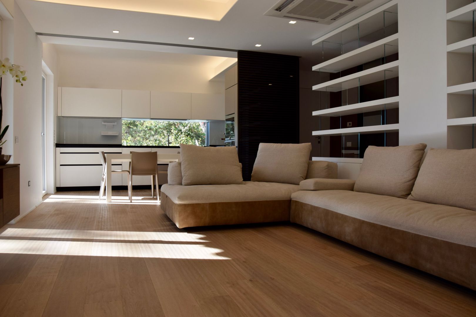 A Flat-A+ Class, emilio coppola architetto emilio coppola architetto Minimalist living room