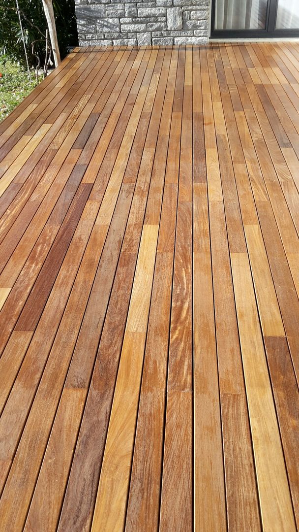 Pavimento su patio esterno in legno oliato, ONLYWOOD ONLYWOOD 前院 木頭 Wood effect