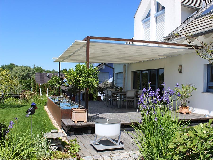 Maßgefertigtes Wettersegel: Sonnen- und Regenschutz für die Terrasse, Elmendorff - Design & Handwerk Elmendorff - Design & Handwerk Terrace ایلومینیم / زنک