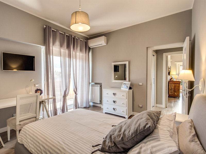 Una Casa Moderna con un Tocco Shabby-Chic a Roma