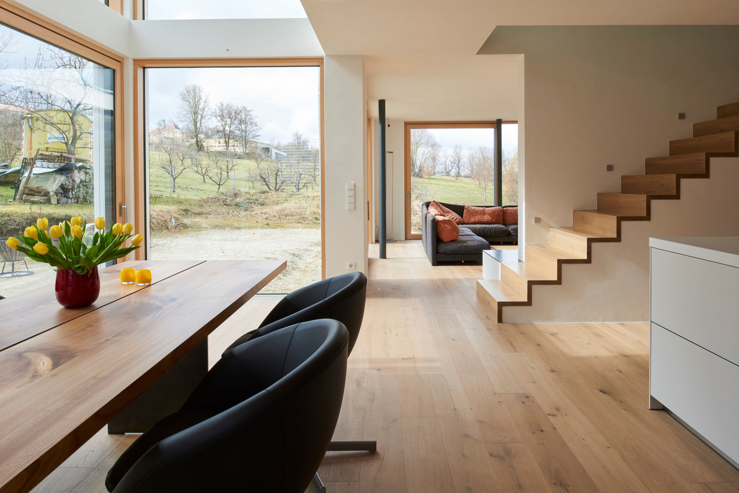 Sonderanfertigung: Landhausdiele im persönlichen Lieblingsfarbton, Parkett Leuthe GmbH Parkett Leuthe GmbH Modern living room لکڑی Wood effect