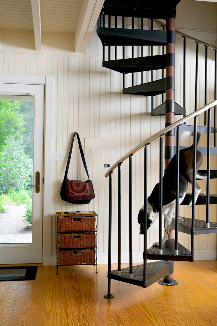 Brooks Carriage House, Metcalfe Architecture & Design Metcalfe Architecture & Design Stairs entry,spiral staircase,spiral,wood paneling,foyer,carriage,historic,small,tiny,cozy,bright,renovation