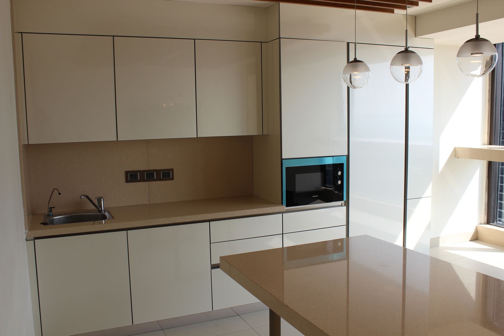 Modular kitchen installed by zenia homify Built-in kitchens Plywood