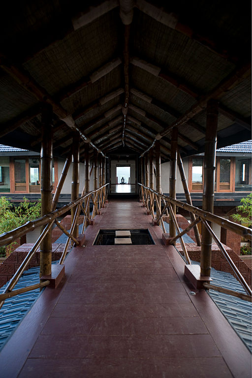 Connecting walkway bridge homify Asian corridor, hallway & stairs Engineered Wood Transparent