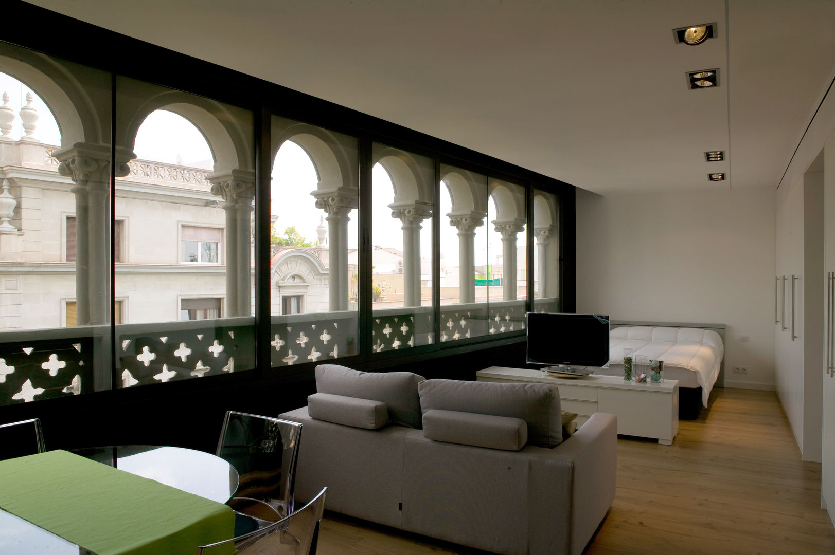 Rehabilitación, reforma, diseño y decoración de un mini piso de 47 m2 ILZARBE house, projectelab projectelab 계단 우드 + 플라스틱
