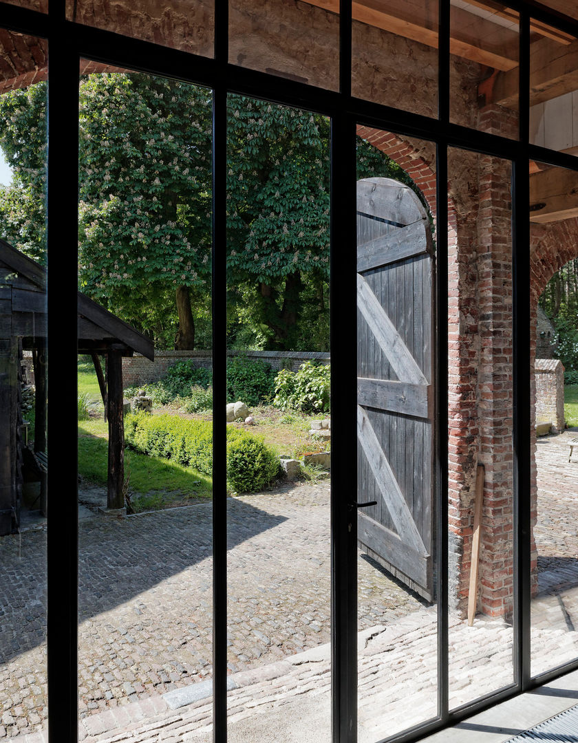 Restauratie boerderij Hengstmere, ODM architecten - erfgoed & architectuur ODM architecten - erfgoed & architectuur Landelijke ramen & deuren