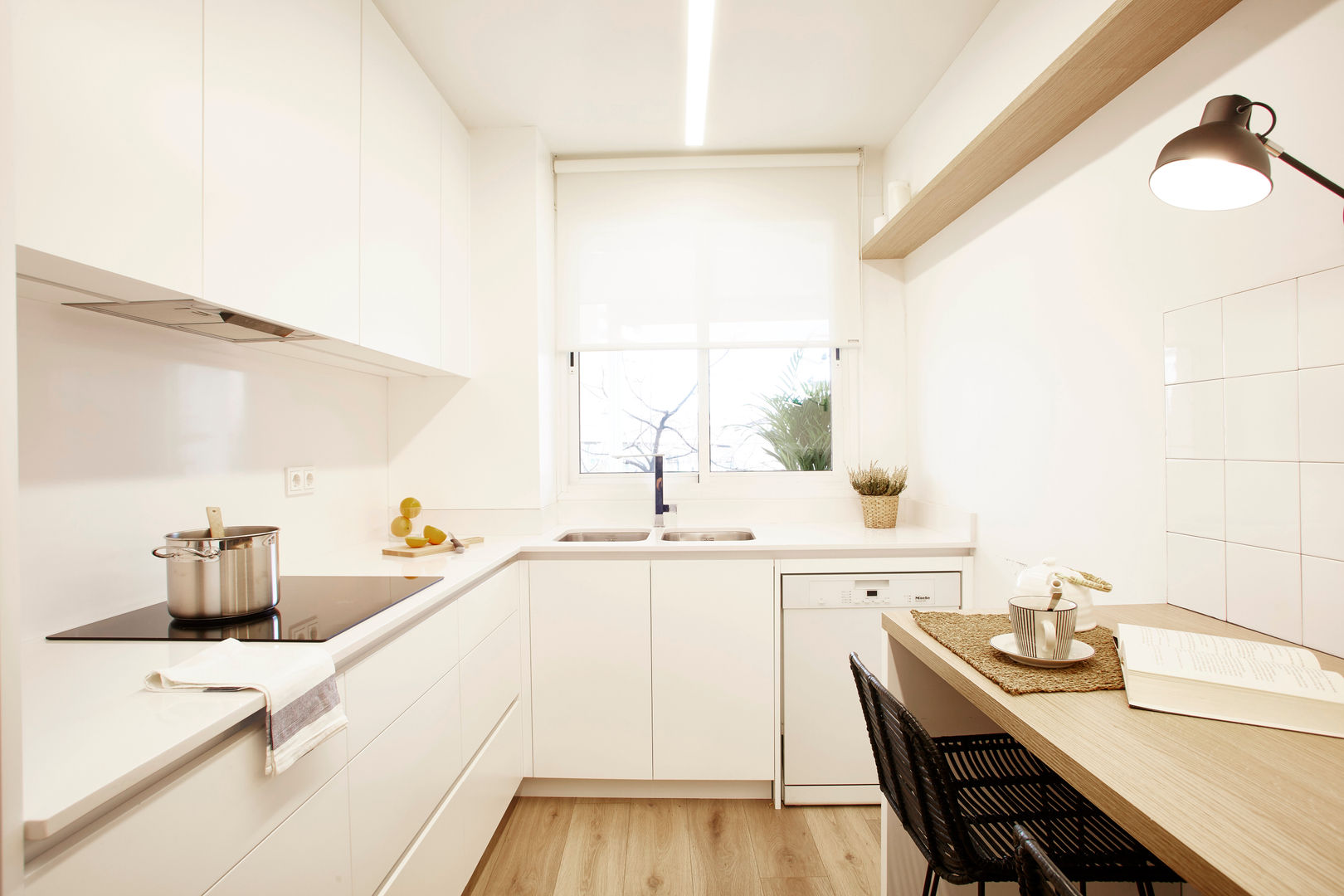 REFORMA 22 DE JULIOL, Laia Ubia Studio Laia Ubia Studio Built-in kitchens