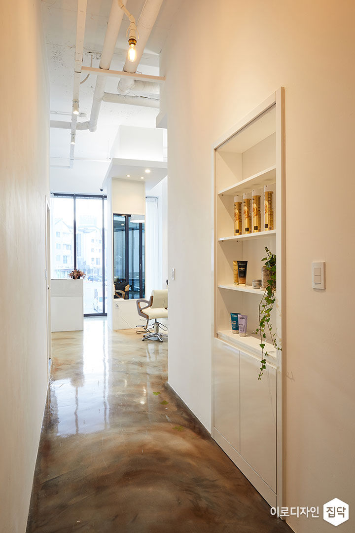 프레스카 헤어, IRO Design IRO Design Nowoczesny salon