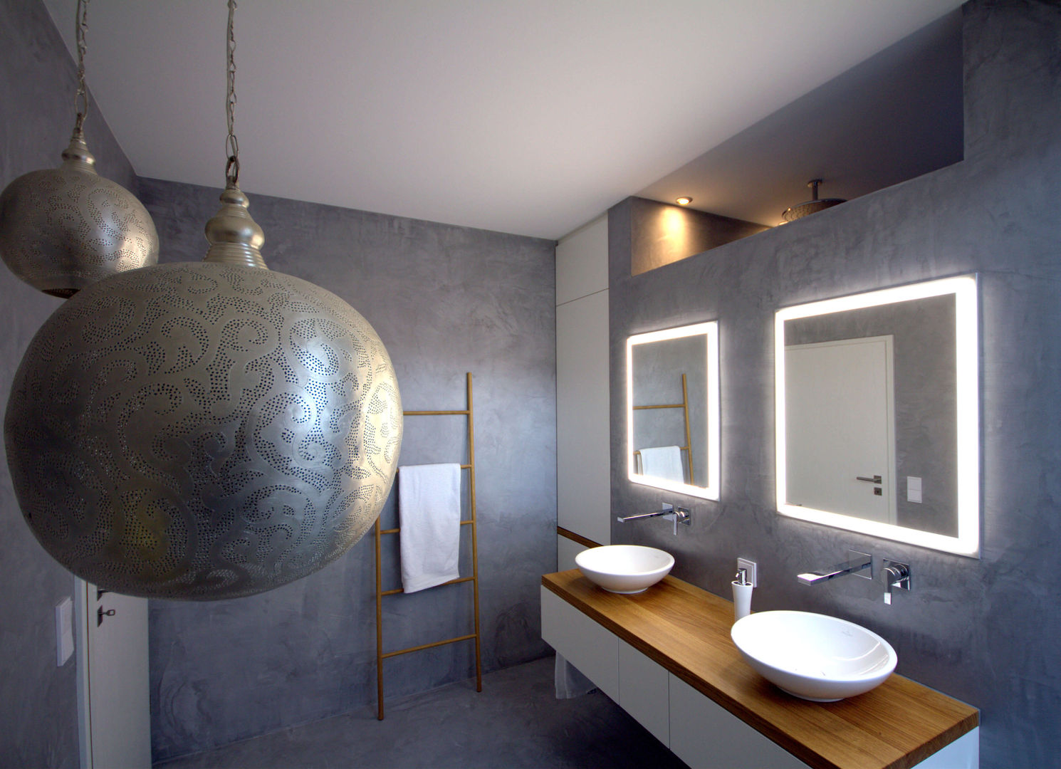 homify Modern style bathrooms