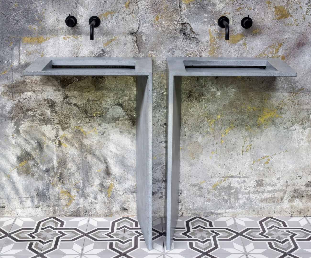 German Design Award 2018, Traumraum&beton DESIGN by NONNAST Traumraum&beton DESIGN by NONNAST Modern bathroom Concrete Sinks