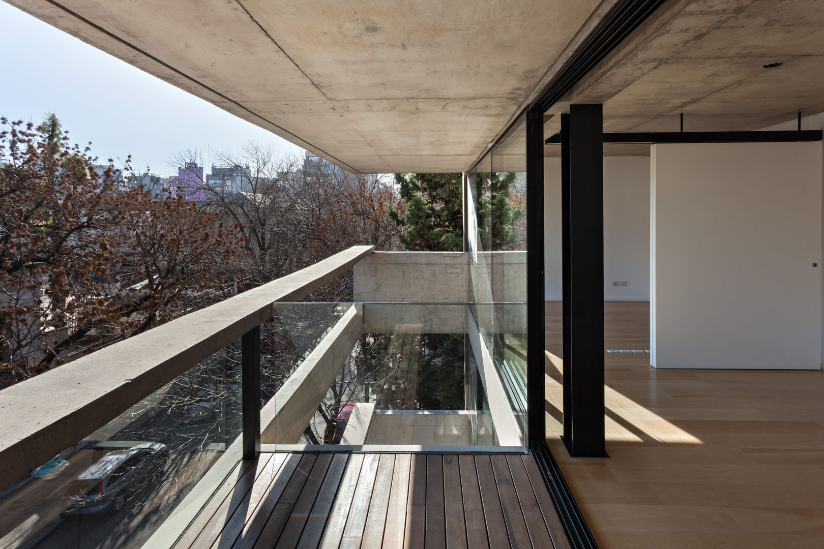 SENS Ravignani / Ravignani 2015-21, ATV Arquitectos ATV Arquitectos Modern balcony, veranda & terrace