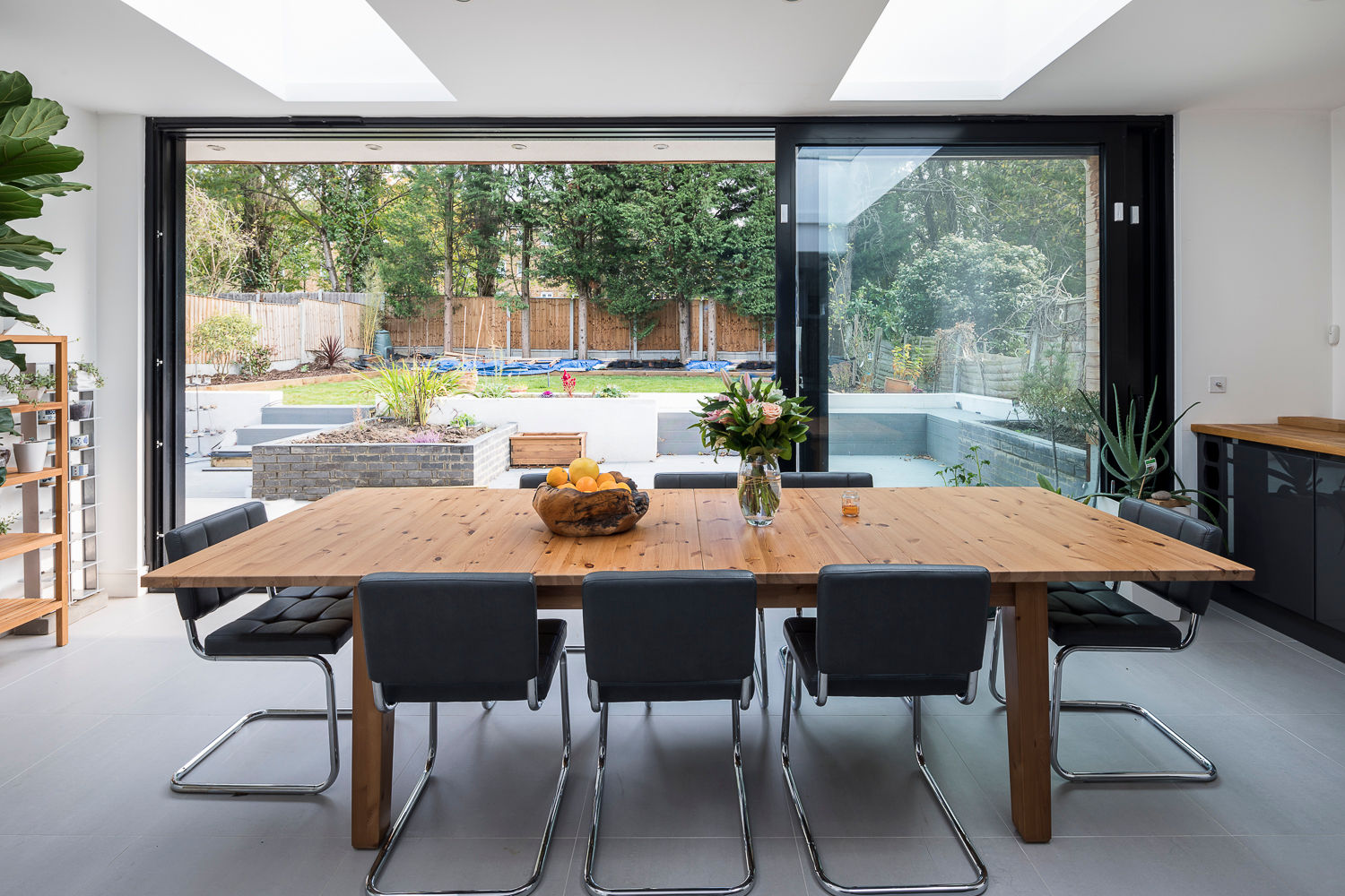 Large Rear Extension, Semi-detached House, Woodford Green, North-East London, Model Projects Ltd Model Projects Ltd Modern dining room