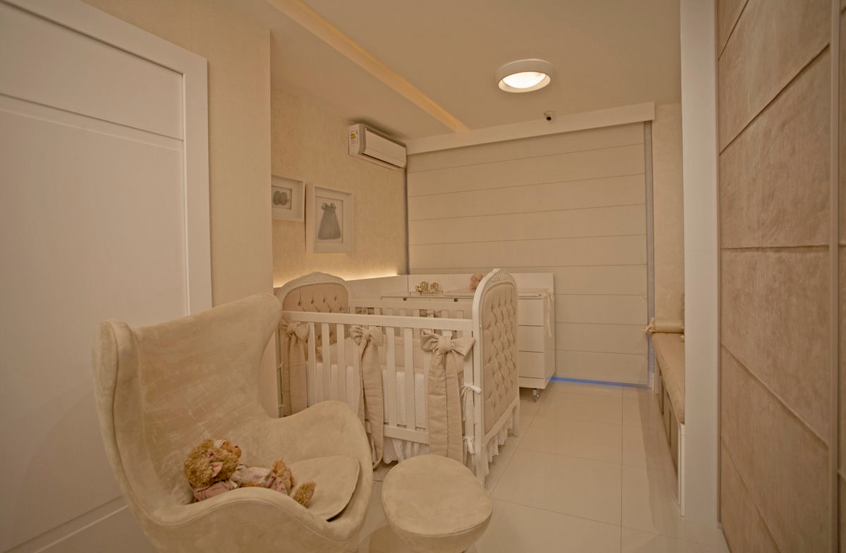 Apartamento BWW, PAULA MARTINS ARQUITETURA, INTERIORES E DETALHAMENTO PAULA MARTINS ARQUITETURA, INTERIORES E DETALHAMENTO Baby room