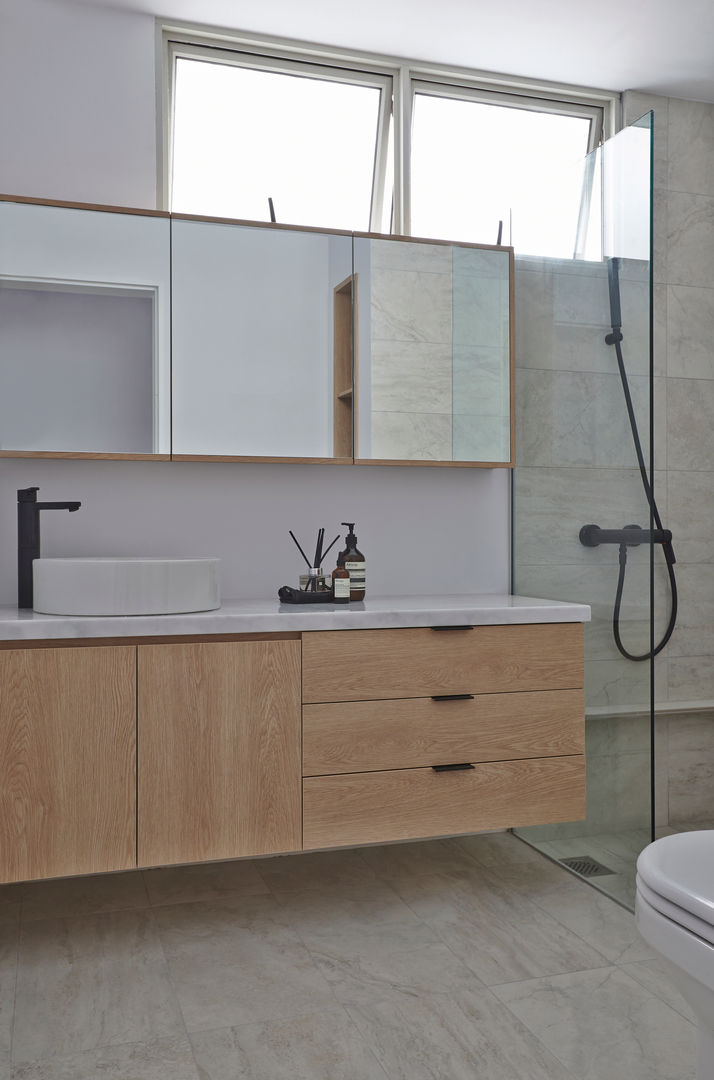 homify Scandinavian style bathrooms