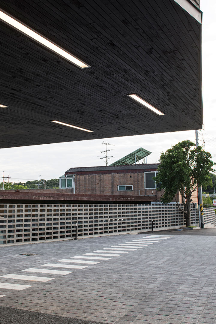 캔버스_너의배경이되는건축_몽트리파크, AAG architecten AAG architecten منازل خشب Wood effect