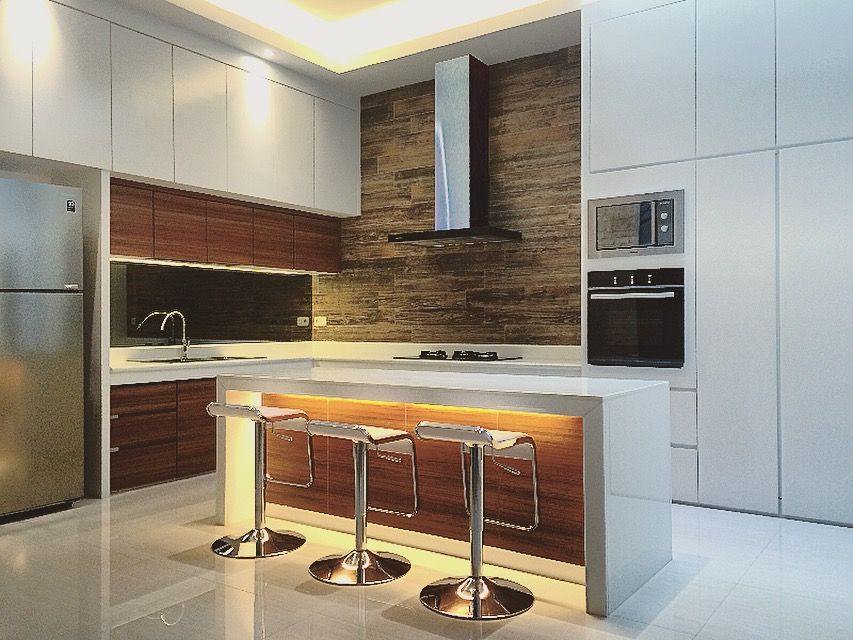 Dapur Kombinasi warna Putih dan Kayu Lighthouse Architect Indonesia Dapur Modern