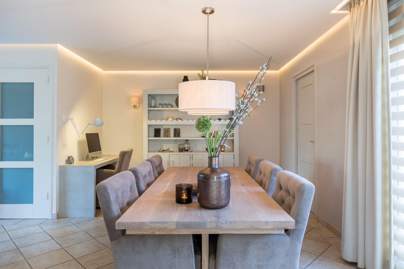 Totale make-over van woning in Volendam Aangenaam Interieuradvies Moderne eetkamers