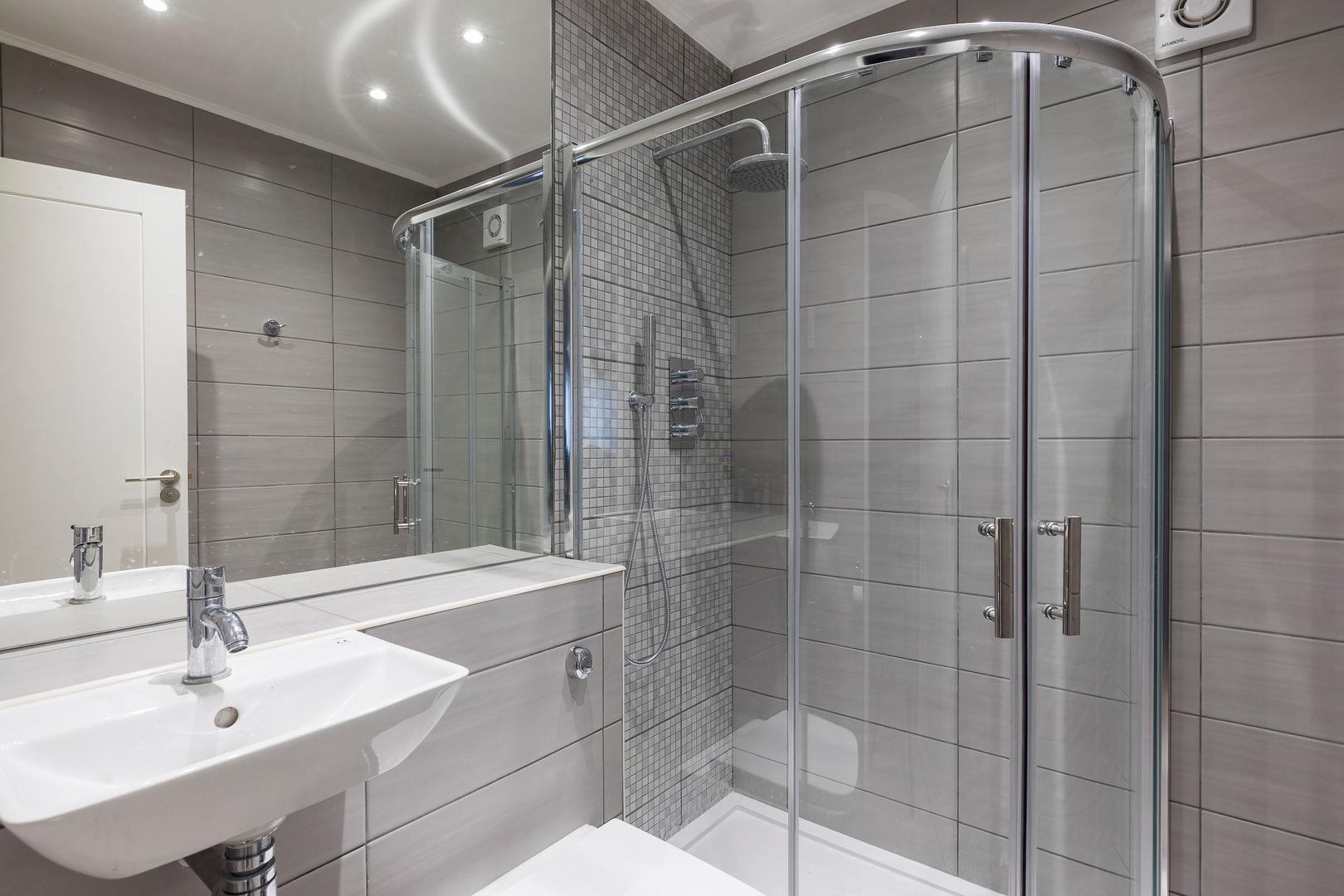 Croydon Whole House Renovation, Model Projects Ltd Model Projects Ltd Modern bathroom