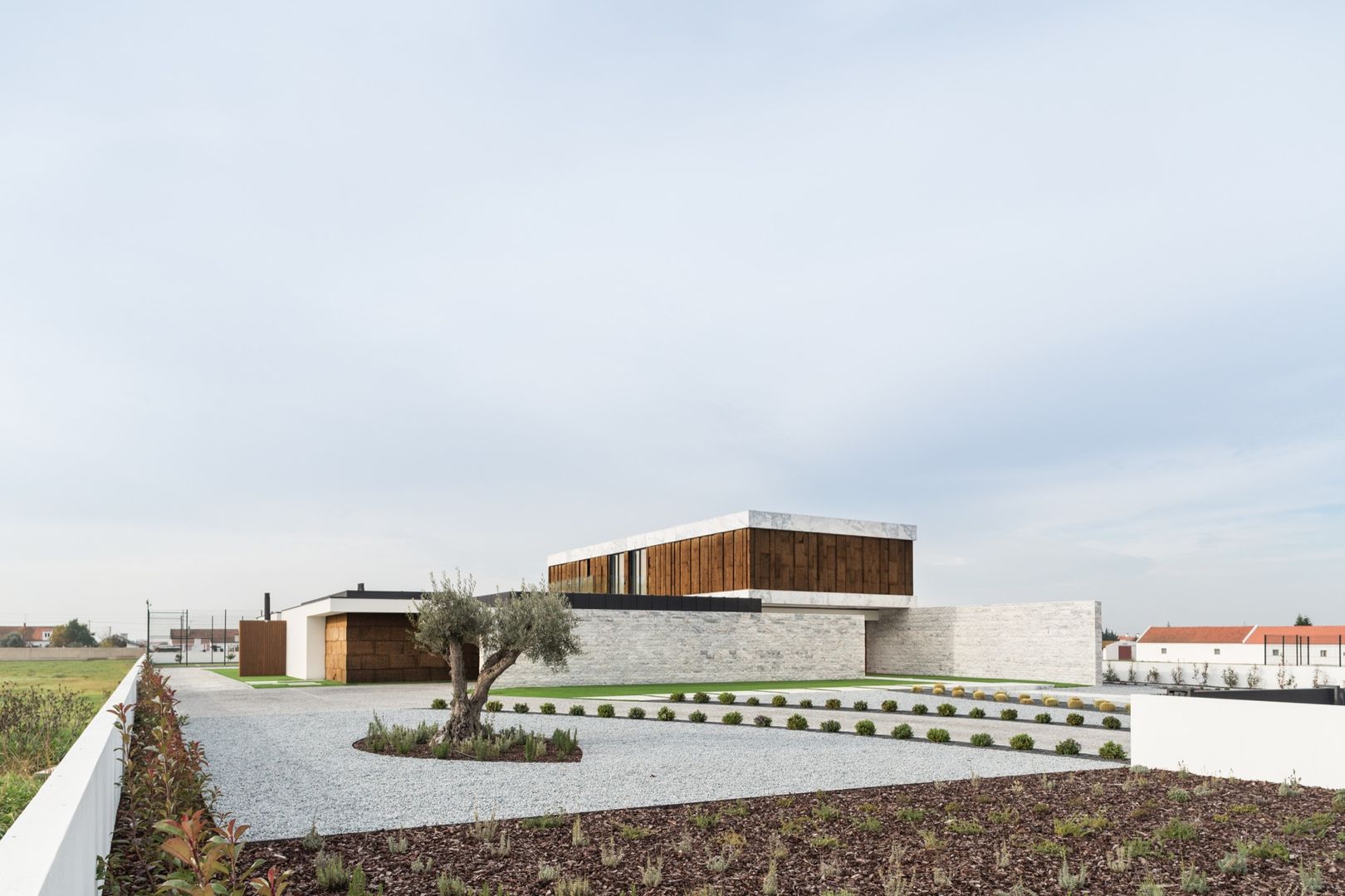 Marta House - Architecture: Risco Singular-Arquitectura Lda Arqº. Paulo Costa e Arqª. Sónia Abreu, Risco Singular - Arquitectura Lda Risco Singular - Arquitectura Lda Minimalist style garden