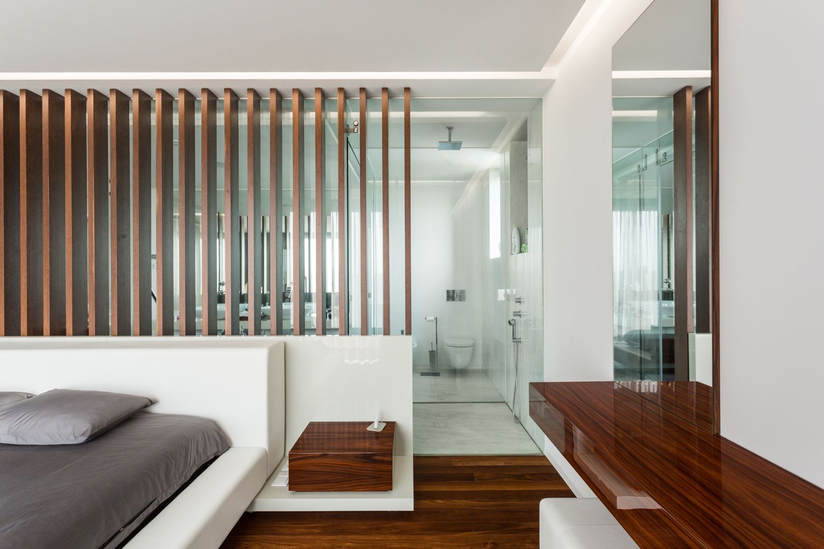 Marta House - Architecture: Risco Singular-Arquitectura Lda Arqº. Paulo Costa e Arqª. Sónia Abreu, Risco Singular - Arquitectura Lda Risco Singular - Arquitectura Lda Minimalist bedroom