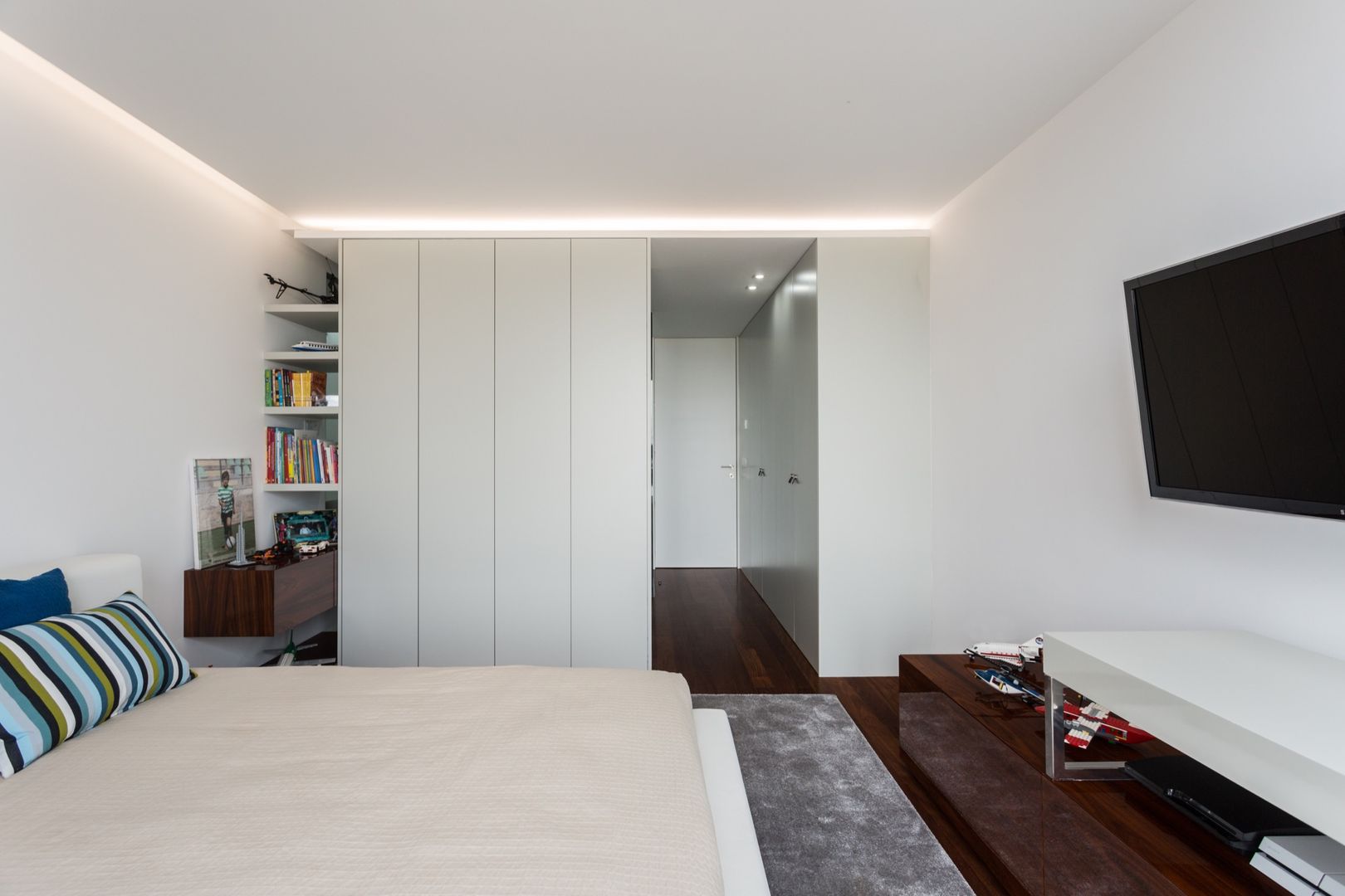 Marta House - Architecture: Risco Singular-Arquitectura Lda Arqº. Paulo Costa e Arqª. Sónia Abreu, Risco Singular - Arquitectura Lda Risco Singular - Arquitectura Lda Nursery/kid’s room