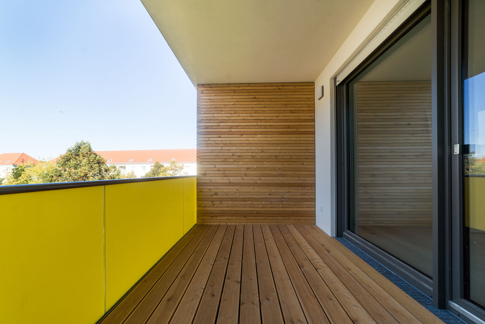 Mehrfamilienhaus in Dresden, MBR Architekten PartG mbB MBR Architekten PartG mbB Modern Terrace Wood Wood effect