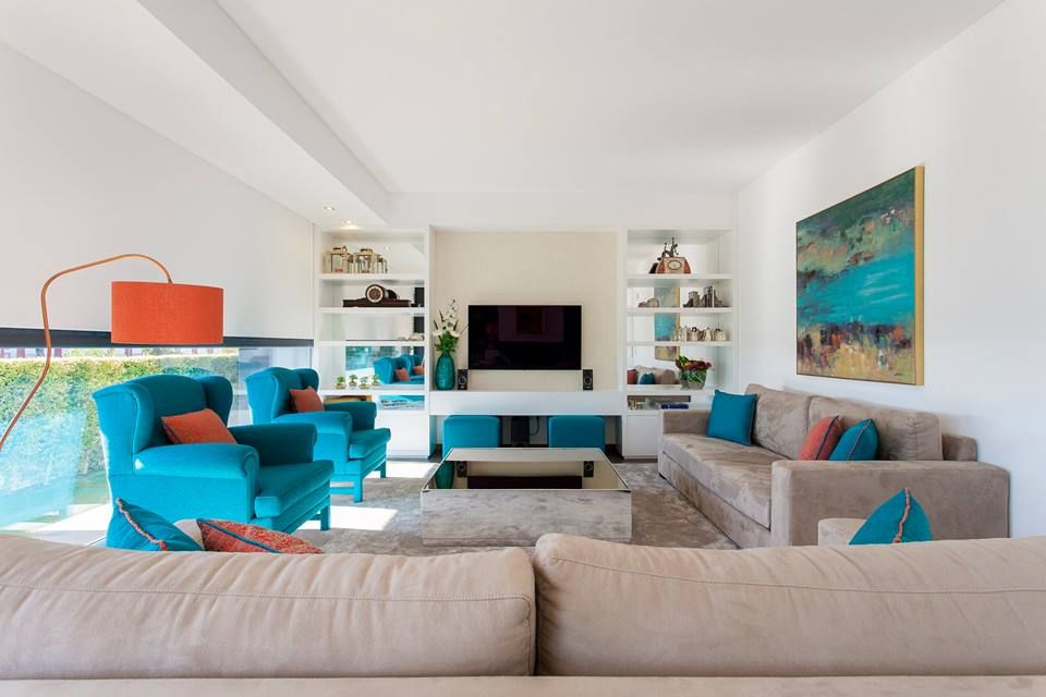 Sala - Paço de Arcos, Oeiras, Traço Magenta - Design de Interiores Traço Magenta - Design de Interiores Modern living room Sofas & armchairs
