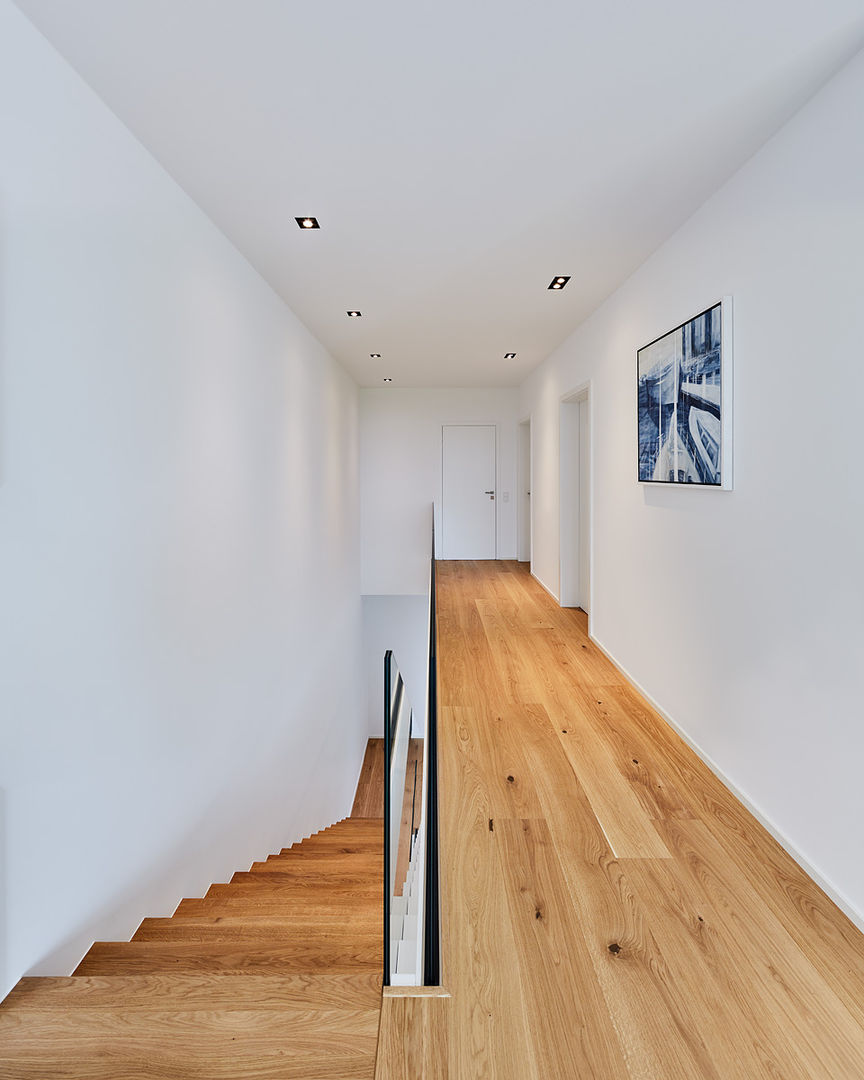 Exklusives Einfamilienhaus im Bauhausstil, Philip Kistner Fotografie Philip Kistner Fotografie Escaleras Madera Acabado en madera