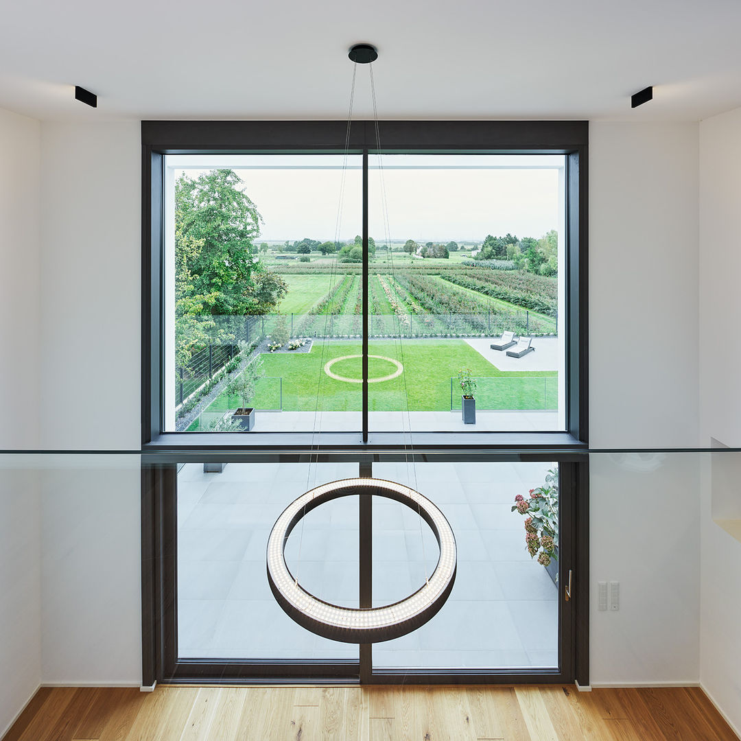 Exklusives Einfamilienhaus im Bauhausstil, Philip Kistner Fotografie Philip Kistner Fotografie Modern dining room