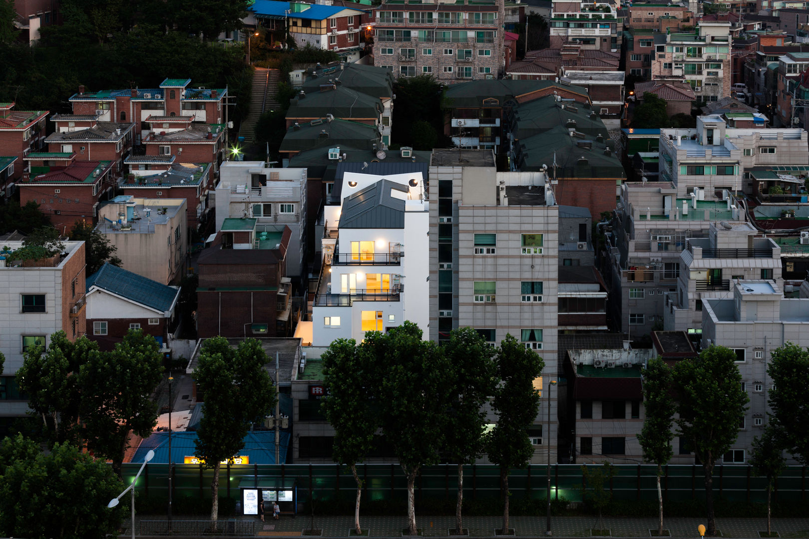 성산동 고양이집, 에이오에이 아키텍츠 건축사사무소 (aoa architects) 에이오에이 아키텍츠 건축사사무소 (aoa architects) Casas multifamiliares