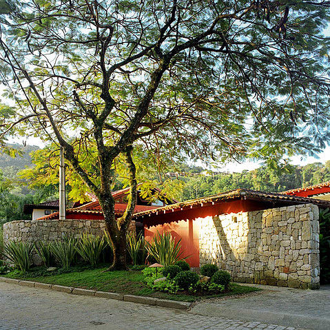 CASA ANGRA DOS REIS, Maria Claudia Faro Maria Claudia Faro Dom jednorodzinny