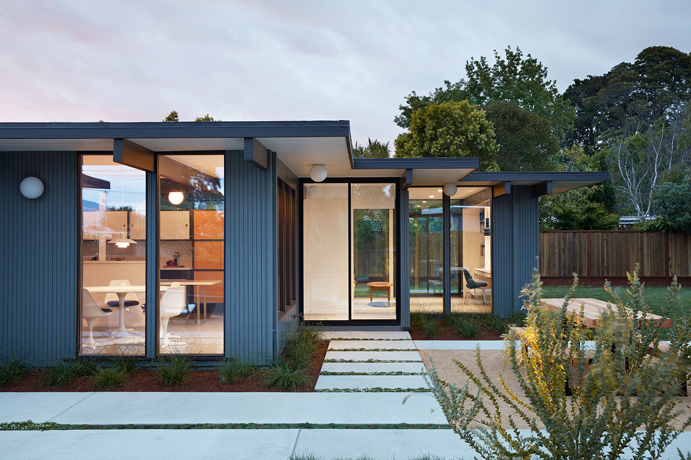 Mid-Mod Eichler Addition Remodel by Klopf Architecture, Klopf Architecture Klopf Architecture Rumah Modern