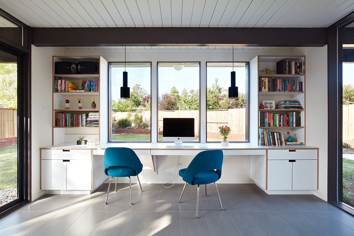 Mid-Mod Eichler Addition Remodel by Klopf Architecture, Klopf Architecture Klopf Architecture モダンデザインの 書斎