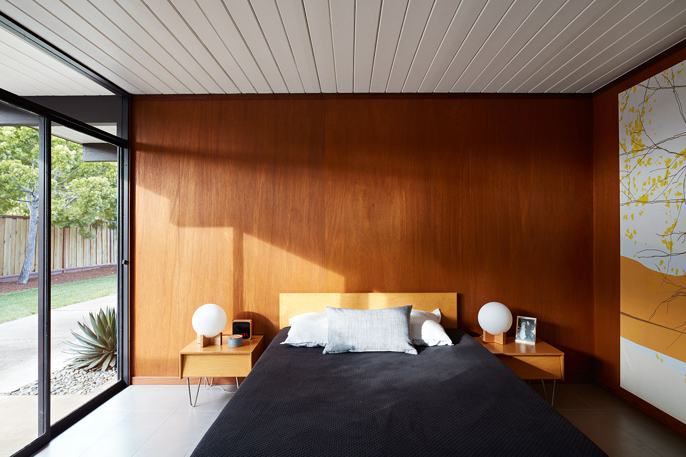 Mid-Mod Eichler Addition Remodel by Klopf Architecture, Klopf Architecture Klopf Architecture Chambre moderne