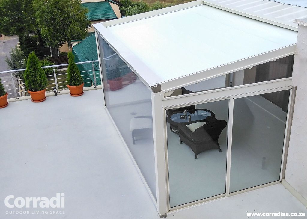 Awning Pergotenda Palladia homify 露臺