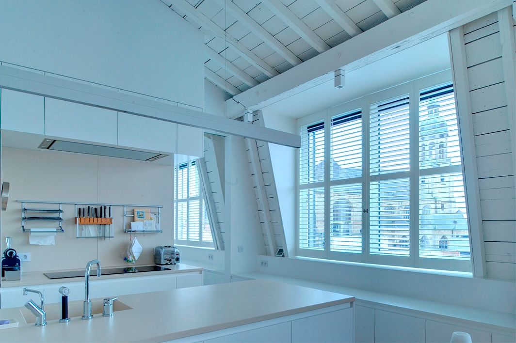 Full Height Shutters , S:CRAFT S:CRAFT Cucina in stile classico Legno massello Variopinto