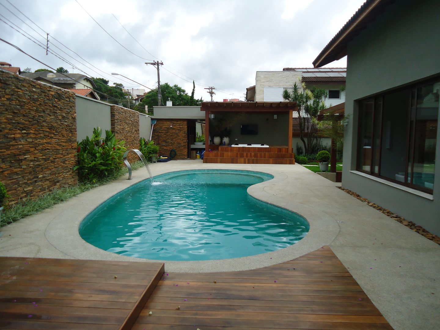 BV, Camila Tiveron Arquitetura Camila Tiveron Arquitetura Moderne Pools