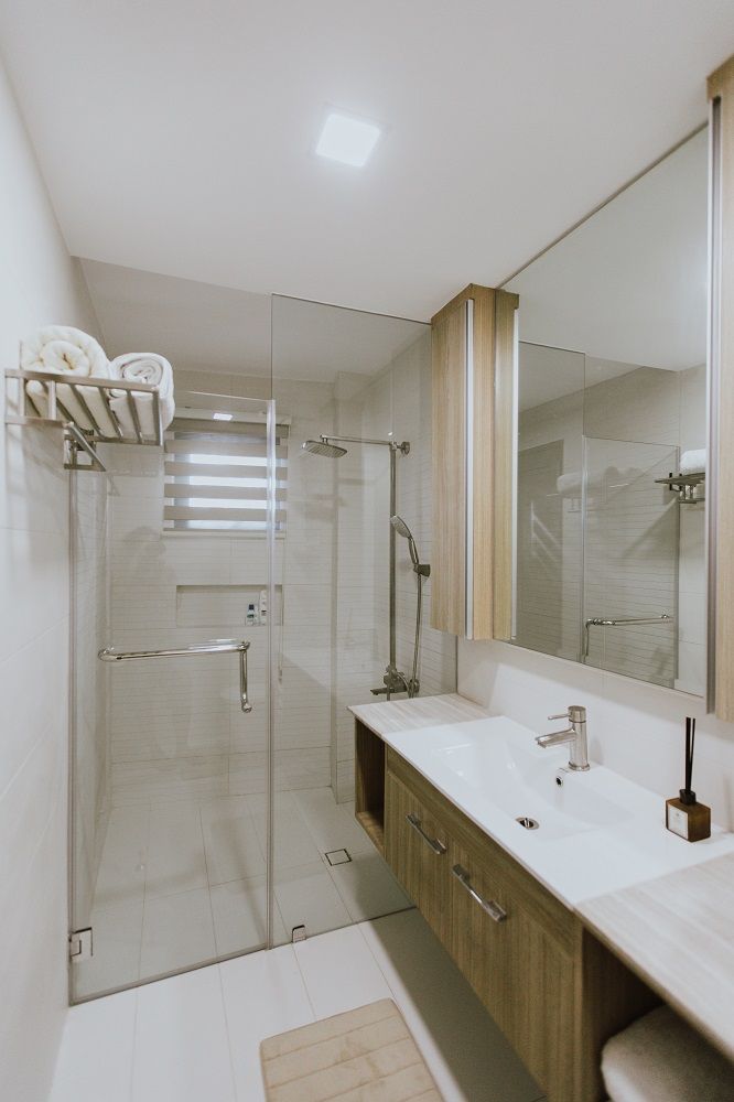 MG House, Living Innovations Design Unlimited, Inc. Living Innovations Design Unlimited, Inc. Casas de banho modernas