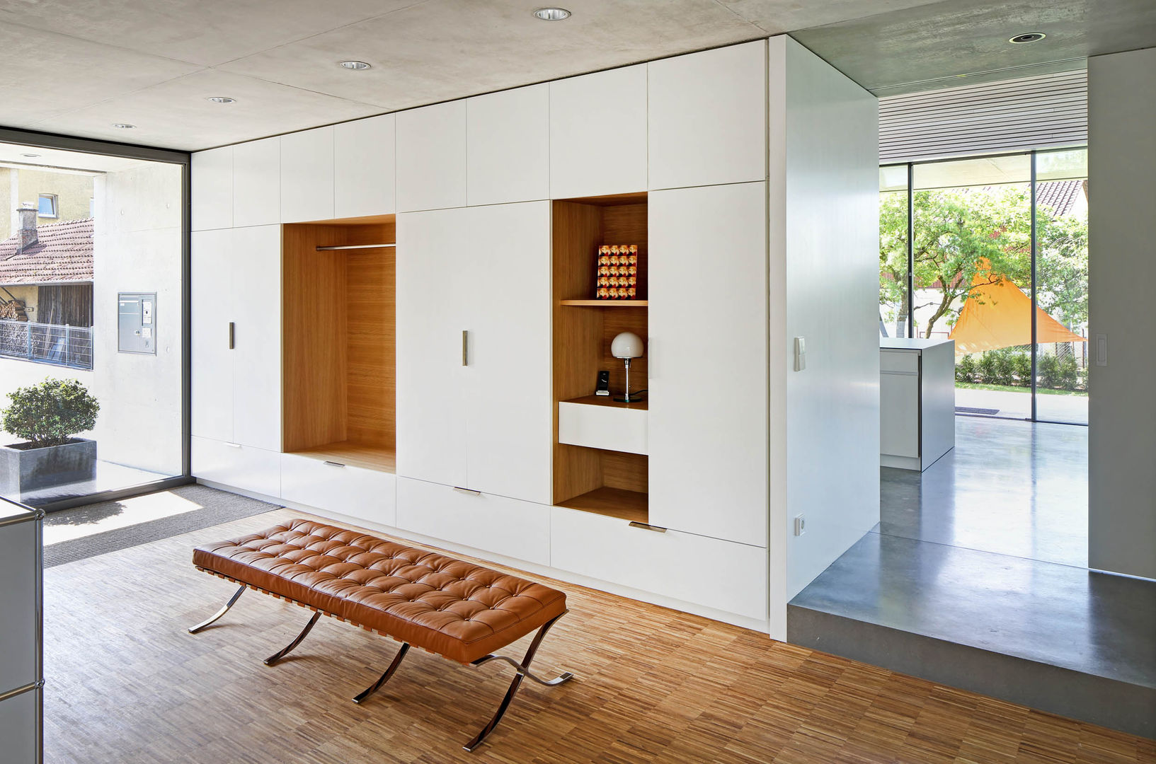 Wohnhaus S, Architekturbüro zwo P Architekturbüro zwo P Modern Corridor, Hallway and Staircase