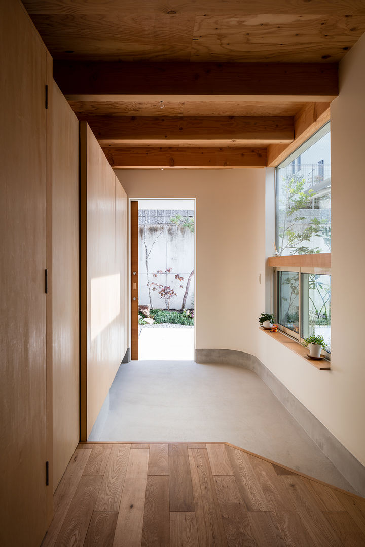 melt, 建築設計事務所SAI工房 建築設計事務所SAI工房 Modern corridor, hallway & stairs Wood Wood effect