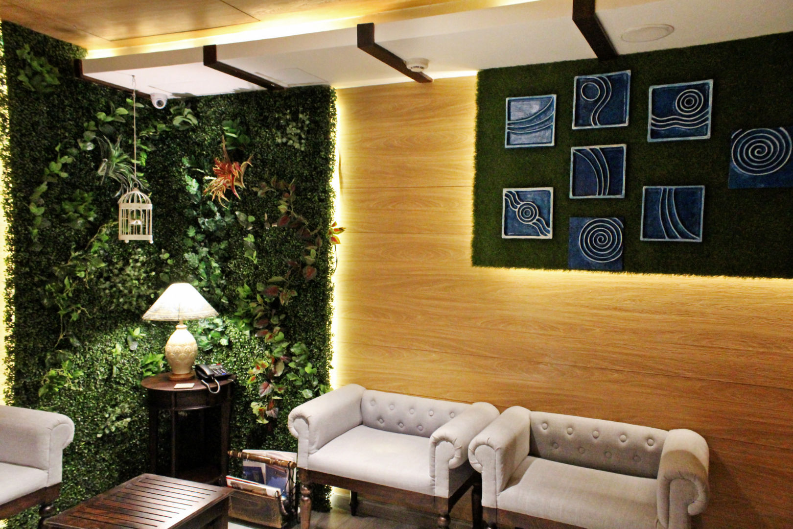 Lounge Decor at DLF 4, Gurugram, Grecor Grecor 모던스타일 벽지 & 바닥