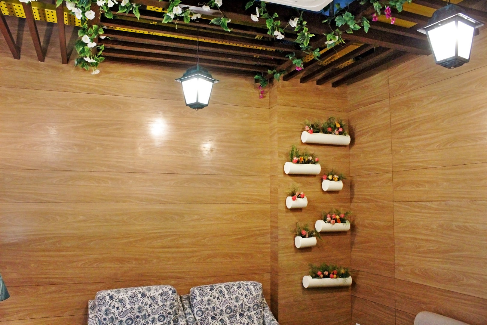 Mahajans Lounge in DLF 4, Gurugram Grecor Walls
