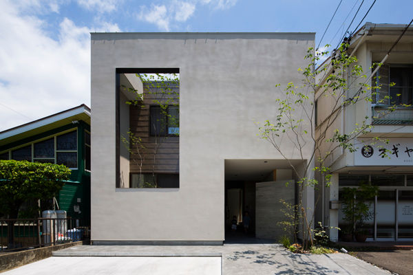 土間と縦庭の家, TRANSTYLE architects TRANSTYLE architects Casas de madera