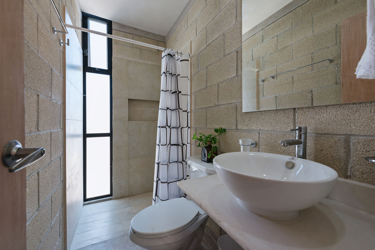 K'inam, Duarte Aznar Arquitectos Duarte Aznar Arquitectos Industrial style bathroom Reinforced concrete