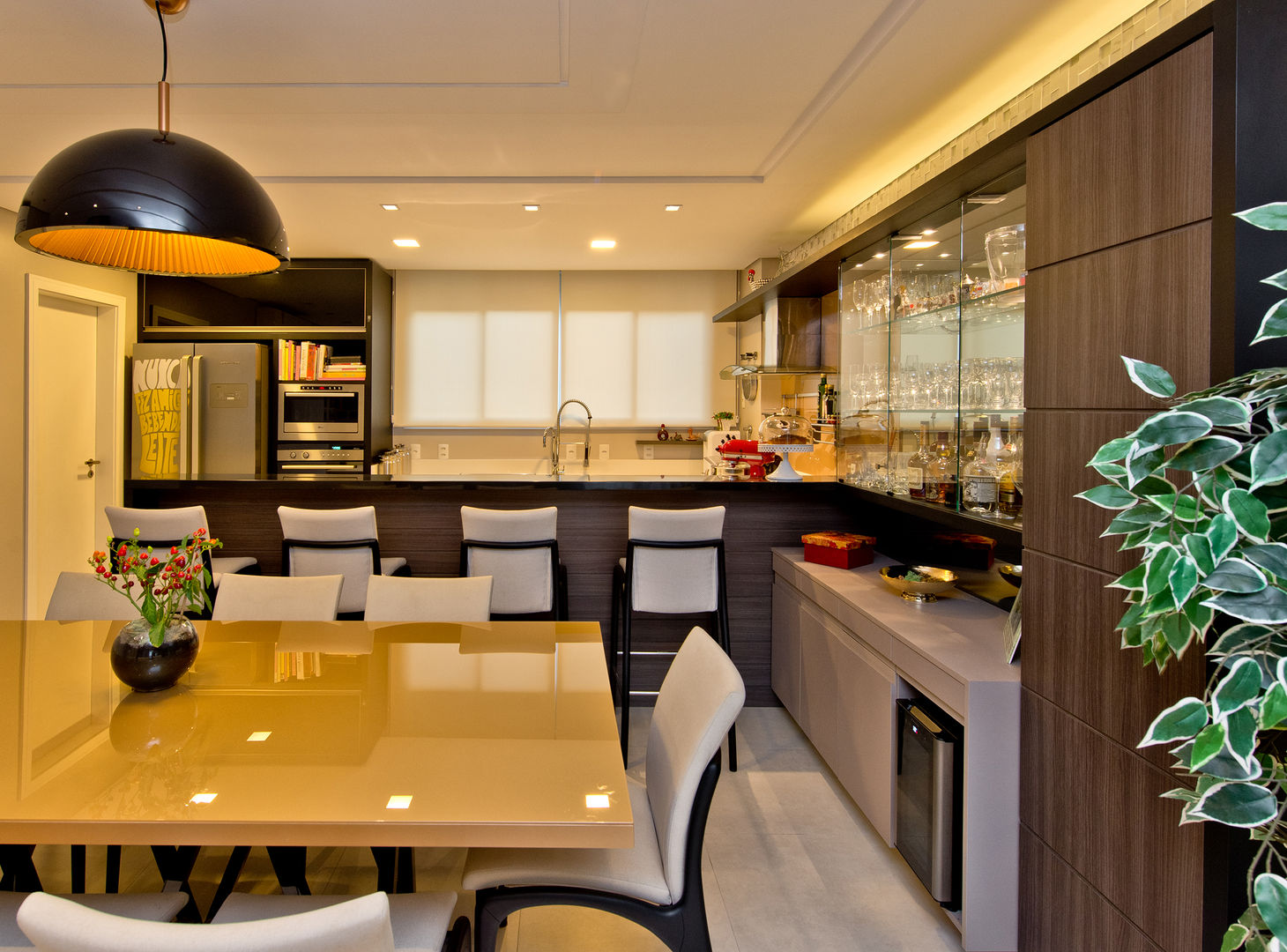 sala de jantar e cozinha integrados +2 Arquitetura Cozinhas modernas Madeira Efeito de madeira