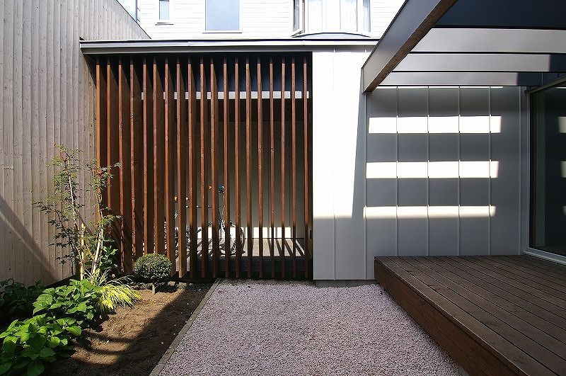 インエイ, 株式会社 ATELIER O2 株式会社 ATELIER O2 Jardines de estilo moderno